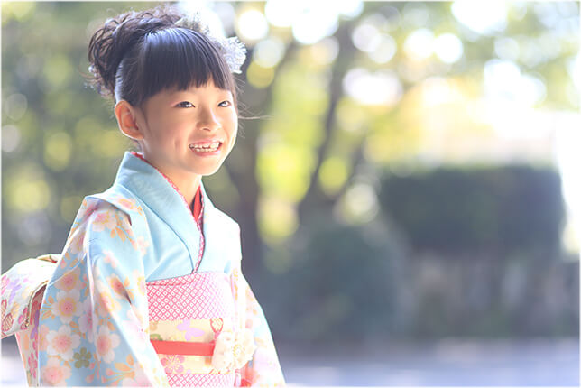 屋外撮影だから引き出せる生き生きとした表情